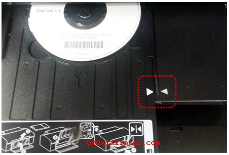 把CD/DVD可打印面朝上放入CD/DVD支架